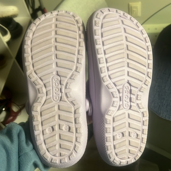 Women’s size 10 fleece lined crocs - Picture 2 of 2